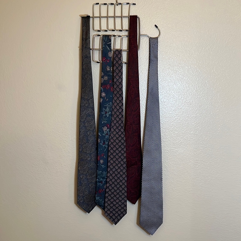 Bundle of 6 Tie Holder and Ties
